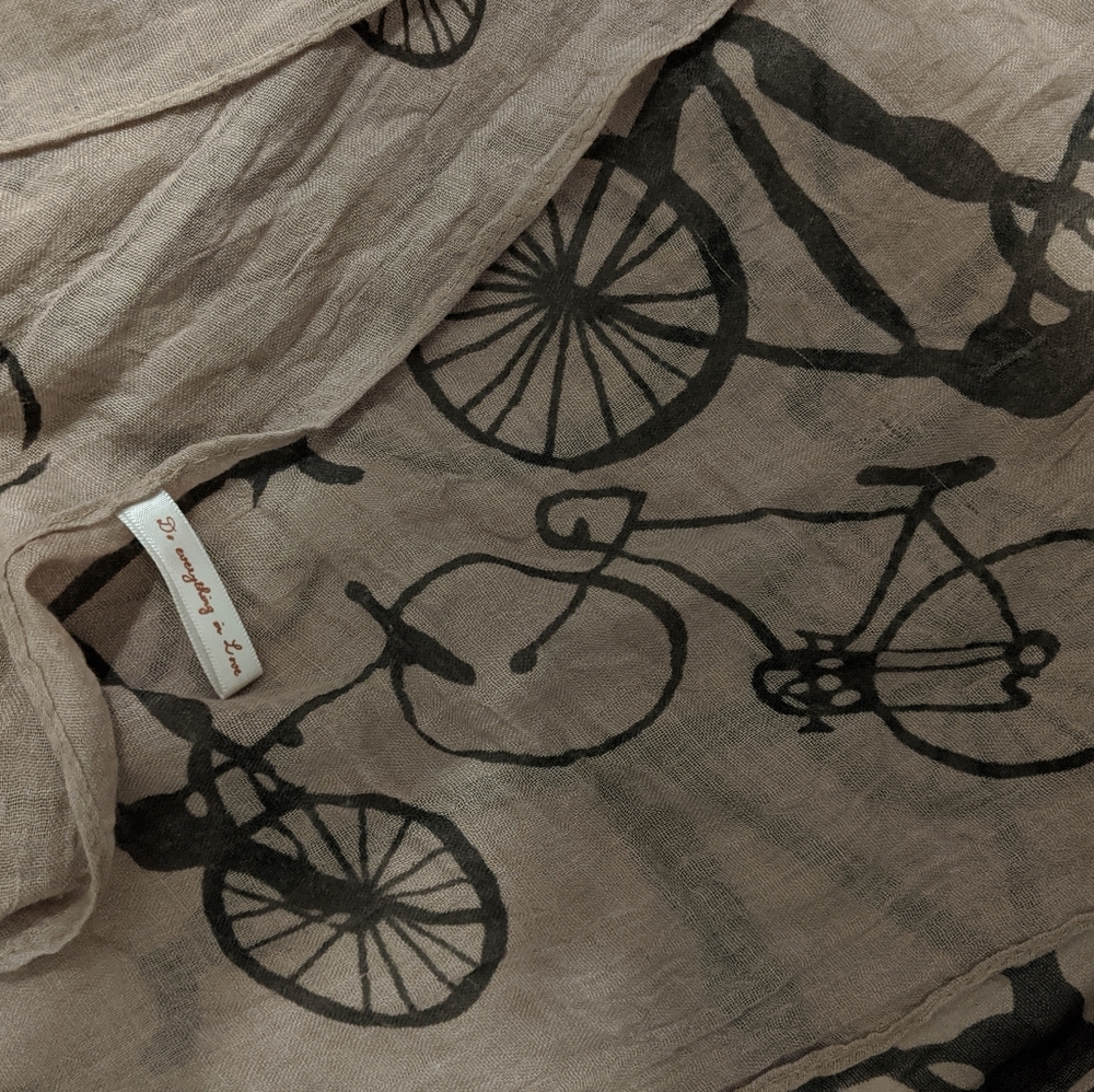 Bicycle scarf.